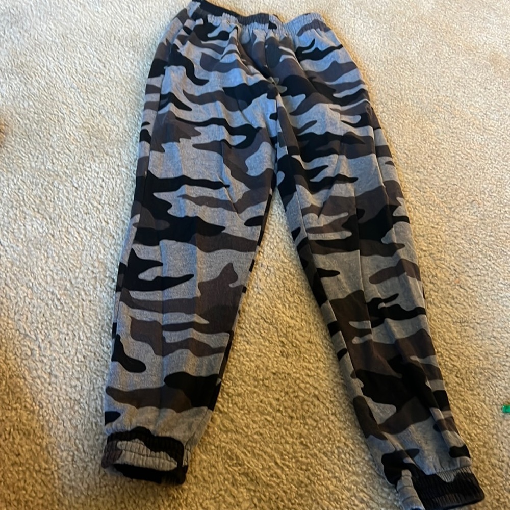 PINK Girls Camo Sweats Size Medium